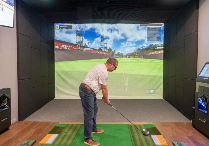 Indoor Golf Driving Range Whitby – Mulligans Indoor Golf